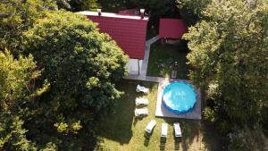 an overhead view of a house with a swimming pool at Kuća za odmor Ravno in Bribir