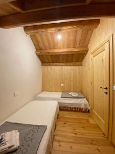 Katil atau katil-katil dalam bilik di Al Salt