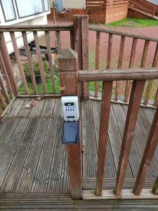 een meter aan de zijkant van een houten terras bij Cairnryan Heights t-a Brae Holiday Homes in Cairnryan