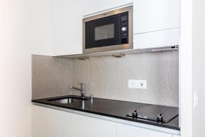 Kuchyň nebo kuchyňský kout v ubytování Hôtel de Chailly