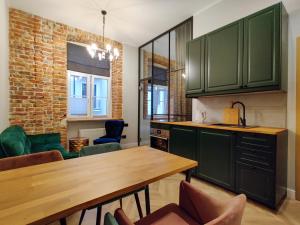 Η κουζίνα ή μικρή κουζίνα στο Piotrkowska.eu Apartament Romantica