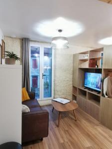 Gallery image of Les appartements du centre, refaits à neuf, climatisés, hyper centre, 50m à pieds des commerces, restaurants, parking gratuit in Salies-de-Béarn