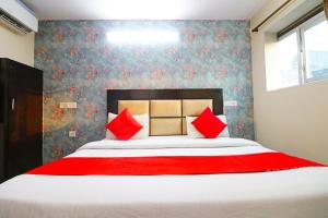 Gallery image of Hotel Westend Holiday Home 5 mint from Nizamuddin Railway Station in New Delhi