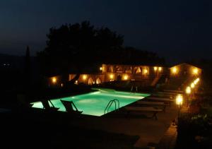 Villa Le Fontanelle by MC Luxury Rentals游泳池或附近泳池