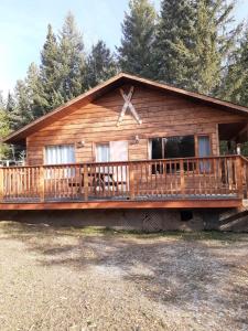 a large log cabin with a large deck at Dream Cabin in Lone Butte