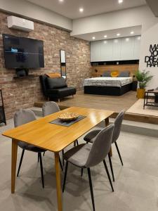 TV a/nebo společenská místnost v ubytování Lagos Bay & Sea View Apartment