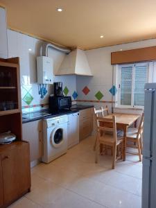 een keuken met een tafel en een wasmachine bij Sunset View Apartment - 22 in Albufeira