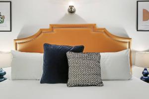 Χώρος καθιστικού στο Charming 1BR Apt with Spacious Living Room - Foster 1S