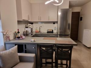 Kuchyňa alebo kuchynka v ubytovaní Iris City Center Premium Studio