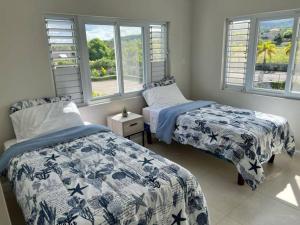 Postel nebo postele na pokoji v ubytování Ocho Rios Ocean Escape