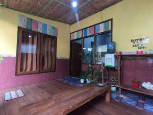 Μια τηλεόραση ή/και κέντρο ψυχαγωγίας στο OWL HOSTEL Karimunjawa