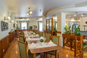 Reštaurácia alebo iné gastronomické zariadenie v ubytovaní Qubus Hotel Wrocław