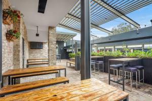 一室公寓大酒店 餐厅或其他用餐的地方