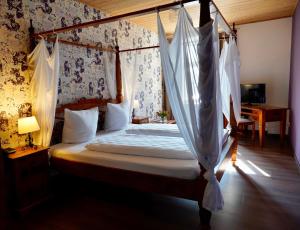 Postel nebo postele na pokoji v ubytování Hotel Endorfer Hof