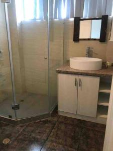 Vannituba majutusasutuses Beachside apartment with 2 pools, Same, Esmeraldas