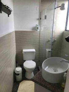 Vannituba majutusasutuses Beachside apartment with 2 pools, Same, Esmeraldas