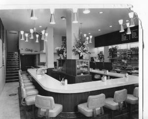 The lounge or bar area at Touchstone Hotel - City Center