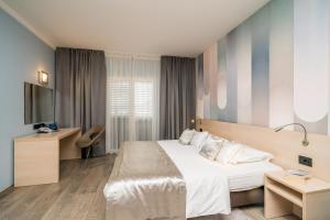 Voodi või voodid majutusasutuse Berkeley Hotel toas