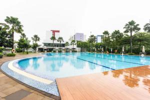 a large swimming pool in the middle of a city at Nature's Room @ Aeropolis in Rawabambu