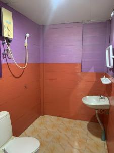 Koupelna v ubytování Baan Wanutcha - บ้านวนัชชา + 74 fotografií