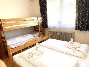 Łóżko lub łóżka w pokoju w obiekcie Mountain View 1-Bedroom Apartment-Top 1
