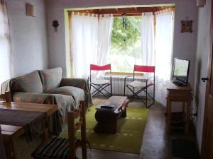 a living room with a couch and a table at Verde Sol in San Carlos de Bariloche