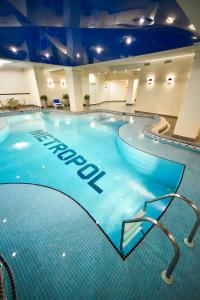 Sundlaugin á METROPOL HOTEL Yerevan eða í nágrenninu