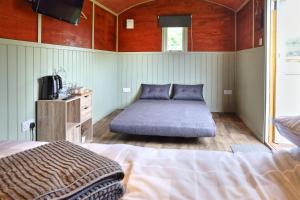 Un pat sau paturi într-o cameră la The Windmill Inn - Whitby