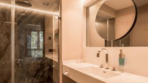 Koupelna v ubytování Innspire Hotel