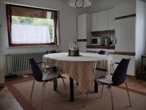 a kitchen with a table and chairs in a room at Ferienwohnung Lahr im Schwarzwald ,120 qm, sehr ruhig, nahe Europa Park Rust in Lahr