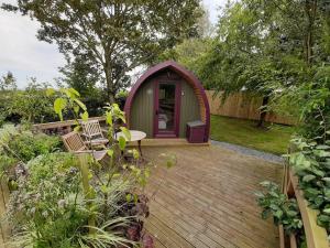 Κήπος έξω από το Seaways glamping, English Oak +7 φωτογραφίες