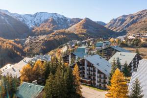 Afbeelding uit fotogalerij van Studio balcon vue Alpes pistes de ski à 5 min in Saint-Étienne-de-Tinée
