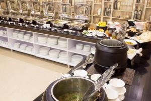 Makanan di atau berdekatan hotel +62 gambar