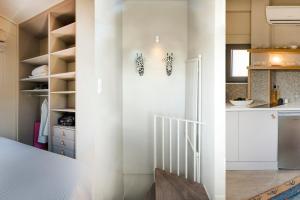 Kuchyňa alebo kuchynka v ubytovaní Sunny Loft with Acropolis View + 7 fotografií