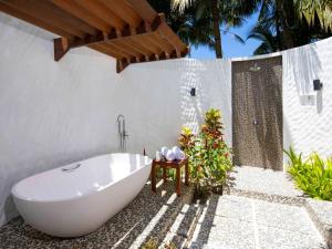 Mercure Maldives Kooddoo - Adults - Only Escape - 50 percent off Transfers的一间浴室
