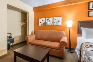 Ένα ή περισσότερα κρεβάτια σε δωμάτιο στο Sleep Inn & Suites Ocala +21 φωτογραφίες