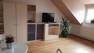 a living room with a tv and a table at Apartment Kern Lautrach in Lautrach