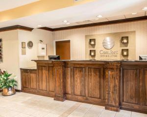 a bar in a waiting room with a hair salon at Comfort Inn & Suites at I-85 in Spartanburg