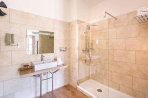 Best Western Marquis de la Baume tesisinde bir banyo