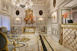 
A restaurant or other place to eat at Hotel Splendide Royal - Small Luxury Hotels of the World

