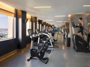 Das Fitnesscenter und/oder die Fitnesseinrichtungen in der Unterkunft Fairmont Nile City