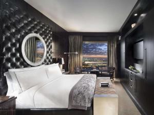 Ein Bett oder Betten in einem Zimmer der Unterkunft Fairmont Nile City