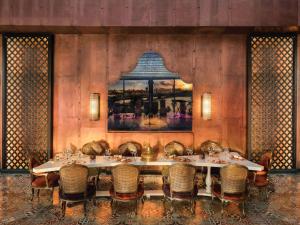 Ein Sitzbereich in der Unterkunft Fairmont Nile City