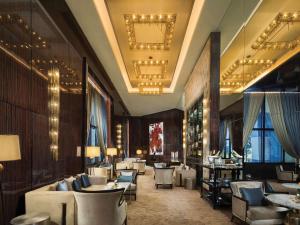 Ein Sitzbereich in der Unterkunft Fairmont Nile City