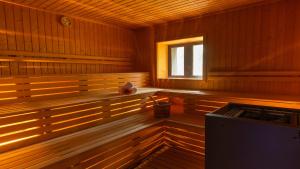 a sauna with a bench and a window in it at Parco dei Pini - Sila Wellness Hotel in Taverna