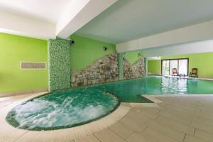 Bazén v ubytování Parco dei Pini - Sila Wellness Hotel nebo v jeho okolí