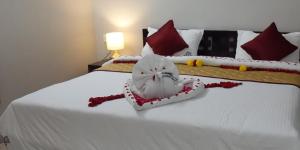 Postel nebo postele na pokoji v ubytování Hotel Akshith Inn