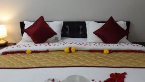 Postel nebo postele na pokoji v ubytování Hotel Akshith Inn
