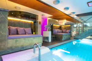Bazén v ubytování Johan Design & SPA Hotel nebo v jeho okolí