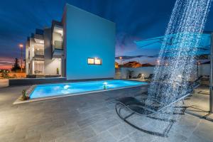 Bazén v ubytování Villa Nika ZadarVillas nebo v jeho okolí